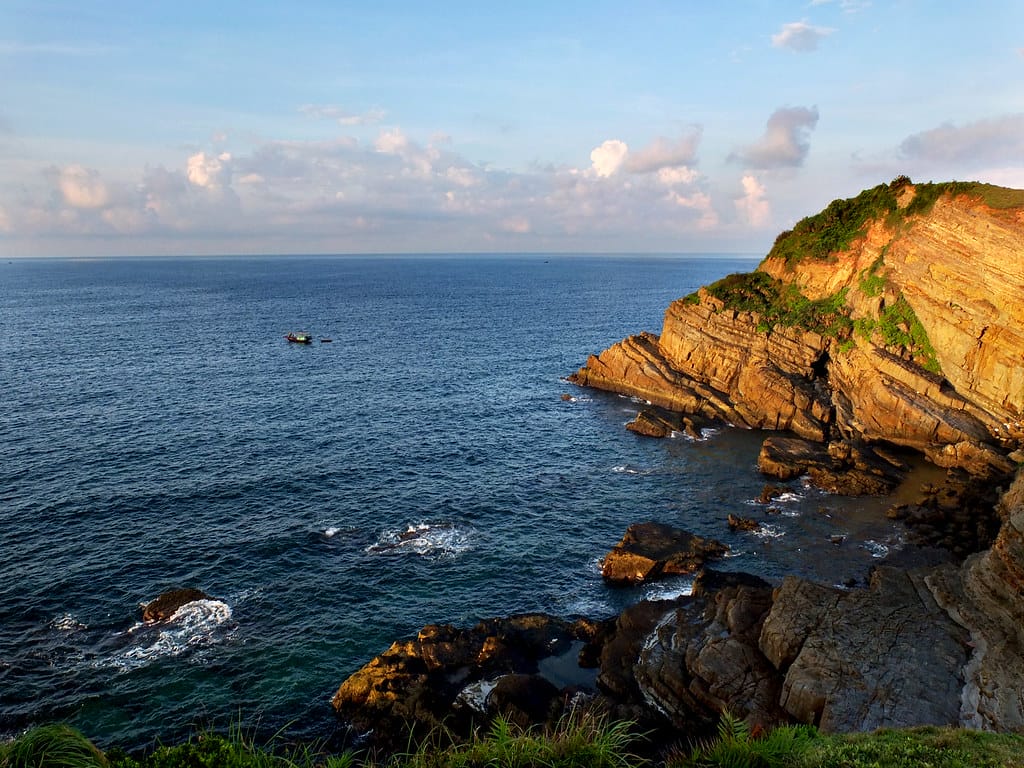 Hong Van Beach Sunrise – The Most Romantic Morning On Co To Island Vietnam
