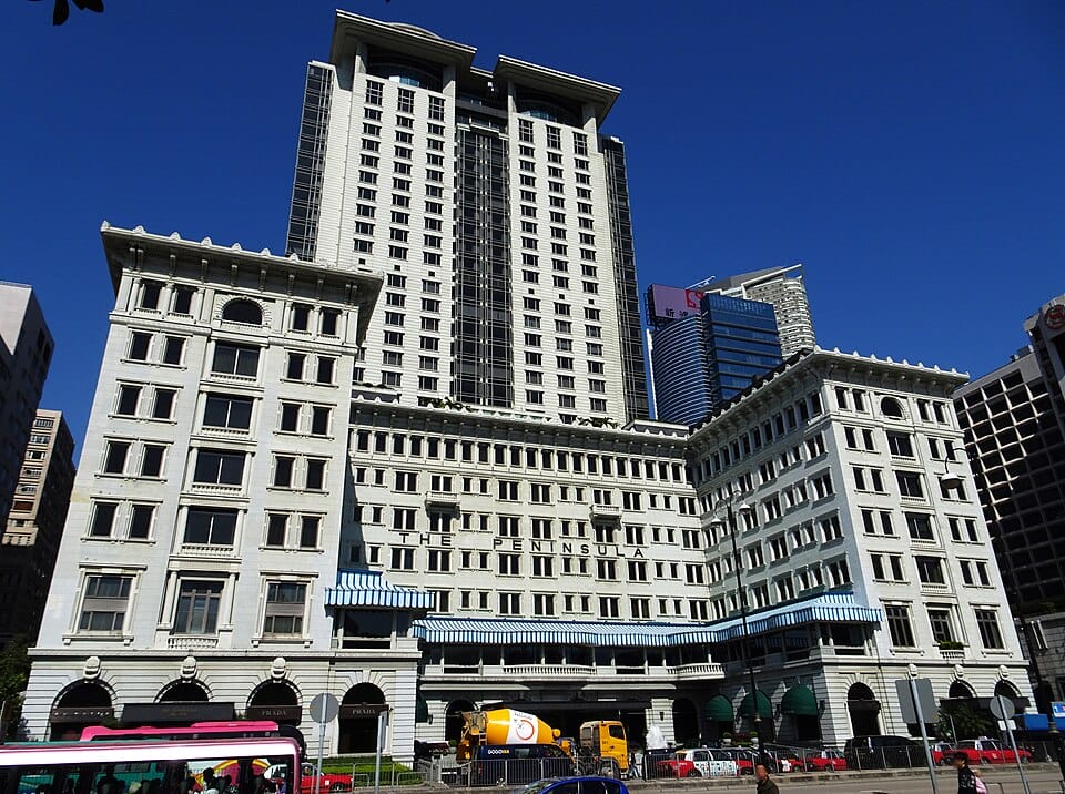 The Future of Hotels – 9 Smart Properties Using Robots Sensors and Digital Keys