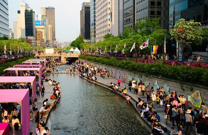 Gyeongbokgung At Sunset . Seoul’s Most Unexpected Romantic Walk